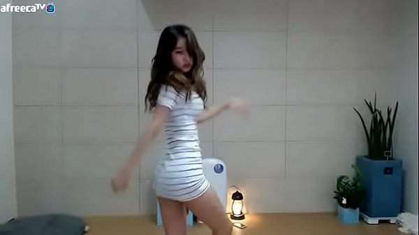 ASIÁTICA SEXY DANÇANDO